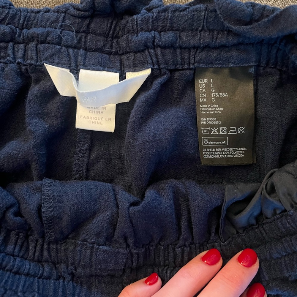 H&M linen blend navy high rise shorts L - Picture 2 of 2